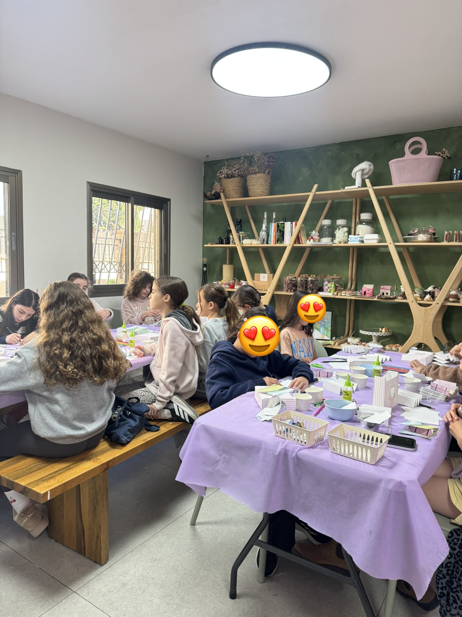ילדים בפעילות יצירה — קייטנת ArtyParty